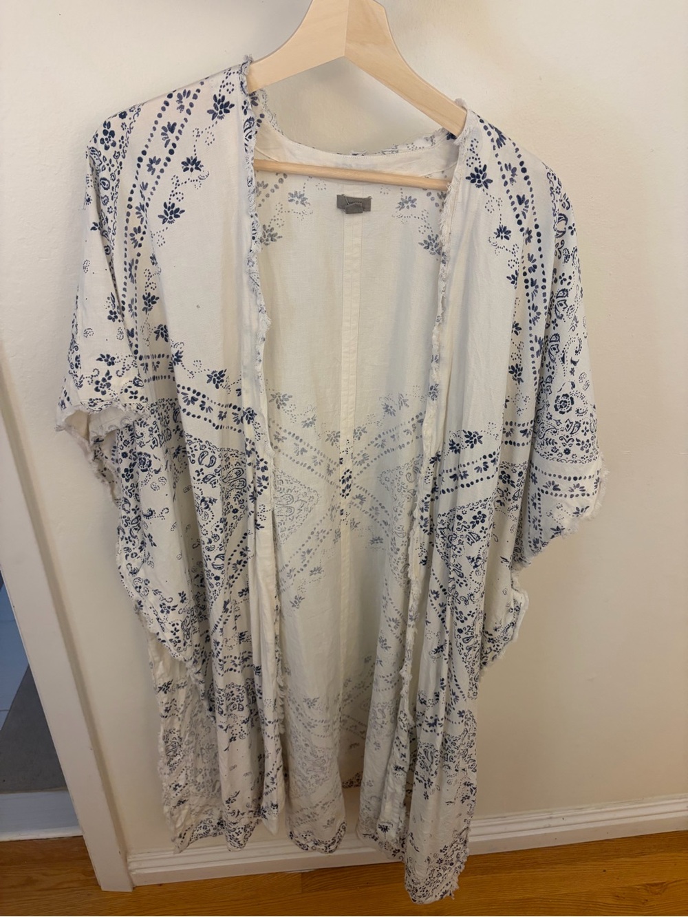 Lightweight White and Navy Patterned Kimono - Brand Unspecified